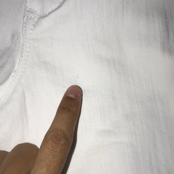 Gloria Vanderbilt Belted Skimmer White Capris/Bermuda shorts. Size 16. - Picture 11 of 11